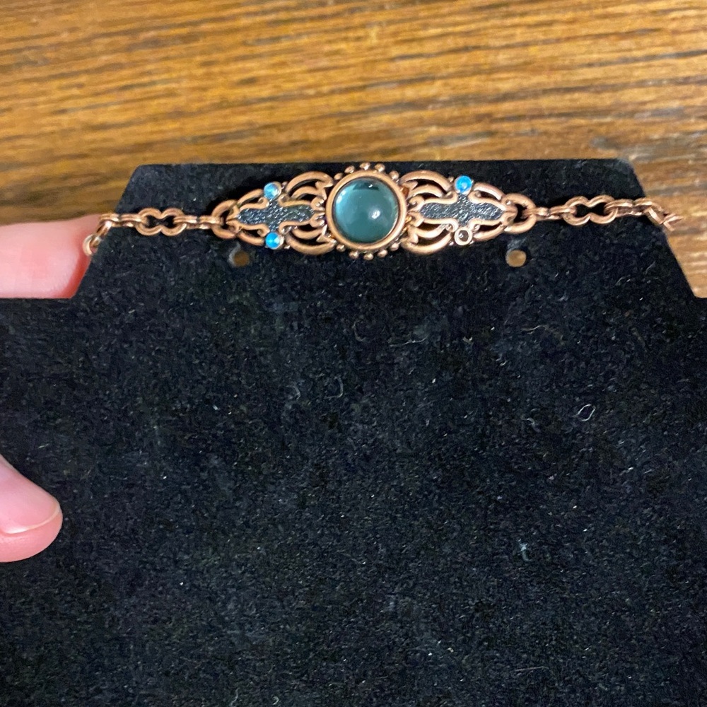 Vintage-Inspired Copper Bracelet with Teal Cabochon - Picture 2 of 4